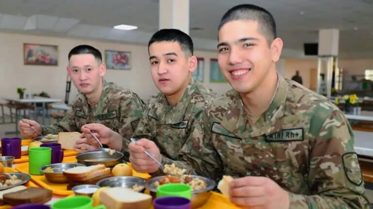 Стоимость пайка военнослужащих в Казахстане выросла до 3 150 тенге