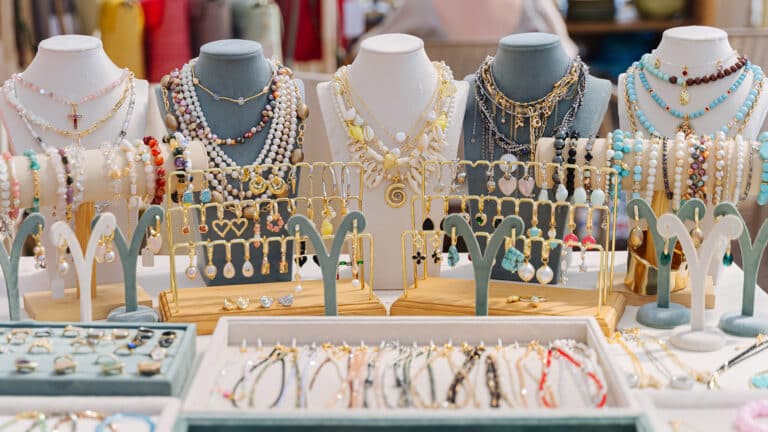 Ювелирный бизнес выгоднее вести в Казахстане, чем в Кыргызстане – Минпром