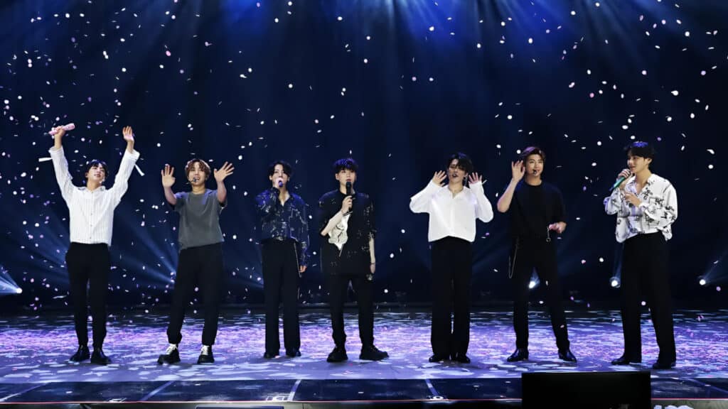 Фото: ibighit.com, бильд-редактор: Адэлина Мамедова