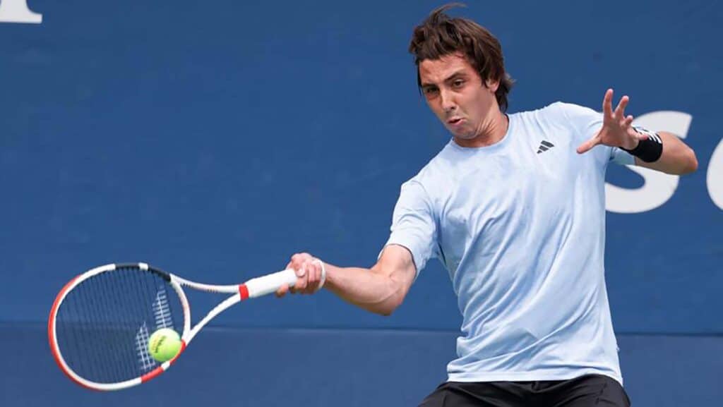 Александр Шевченко, пройдя квалификацию, выиграл первый матч основного турнира в Аделаиде