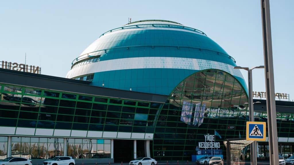 В аэропорту Астаны задерживается 12 рейсов из-за непогоды