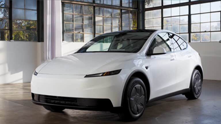 Tesla готовит упрощенные версии Model Y и Model 3 для Китая