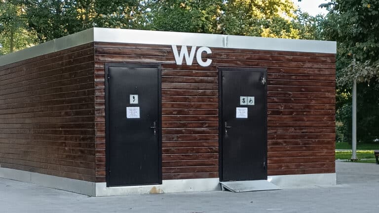 Алматинцы завидуют Шымкенту из-за нехватки и состояния общественных туалетов