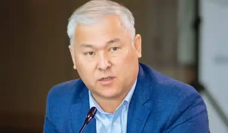 Мұрат Әбенов: Шенеуніктер мен депутаттар өмір салтына ұқыпты қарауы керек