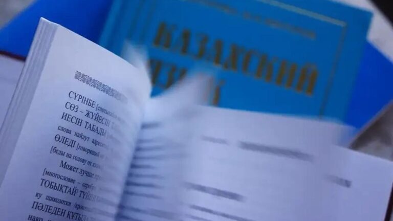 Қазақ мектебінде оқитын балалардың ата-аналары тіл үйреніп жүр