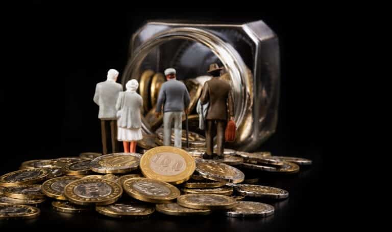 Қазақстандықтар 2021 жылдан бері зейнетақыдан қанша қаражат алды