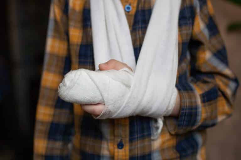 Жамбыл облысында сарбаз саусақтарын жарақаттап алды