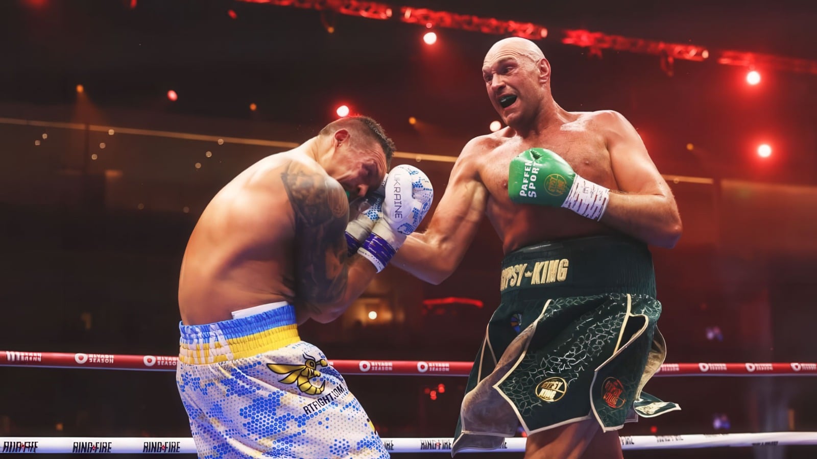 Бывший двукратный чемпион мира по боксу в тяжелом весе (свыше 90,7 кг) Тайсон Фьюри объявил о своем возвращении на профессиональный ринг.